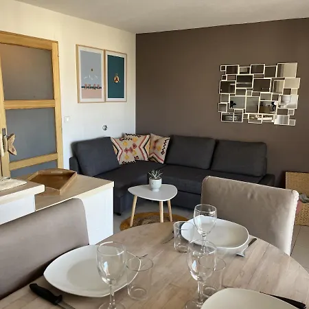 Face A La Saint-Raphael (Var)